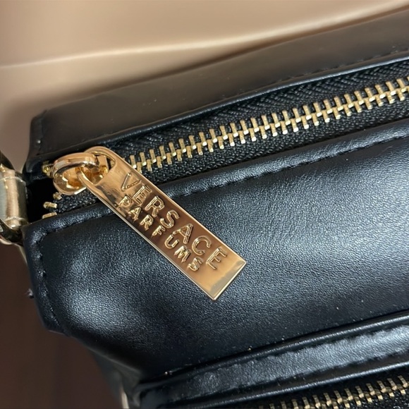 Authentic Versace crossbody cosmetics bag - Picture 12 of 14